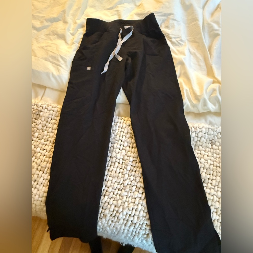 Figs Yola scrub pants petite Black